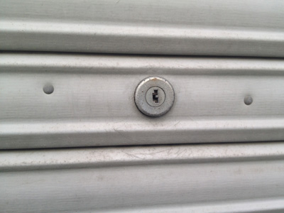 シャッター 鍵交換