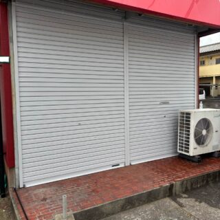 福岡県大野城市｜店舗の軒天埋込型シャッター交換工事！大工工事からカバー工法までワンストップ対応